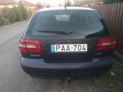 VOLVO V40 1.8