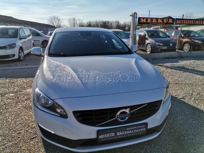 VOLVO V60 2.0 D [D2] Momentum Geartronic