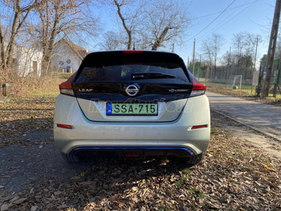 NISSAN LEAF N-Connecta 40kWh (Automata) tehermentes. hibátlan AppleCarplay. 360fokos kamera. 8 kerék