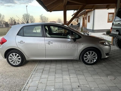 TOYOTA AURIS 1.6