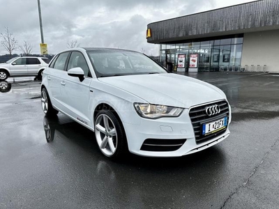 AUDI A3 1.6 TDI Ambition Sportback. panoráma tető!