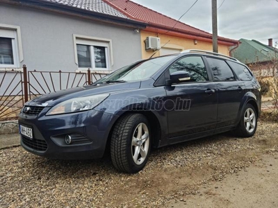 FORD FOCUS 1.6 Ghia FRISS MŰSZAKIVAL. RENGETEG EXTRÁVAL!