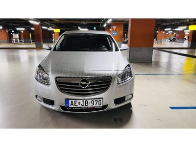 OPEL INSIGNIA 2.0 CDTI Edition (Automata) VEZETETT SZERVIZKÖNYV/BŐR/NAVIGÁCIÓ