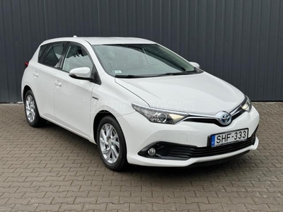 TOYOTA AURIS 1.8 HSD Live (Automata) Navigáció - Tolatókamera - Tempomat