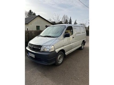 TOYOTA HI-ACE Hiace 2.5 D-4D Panel Van