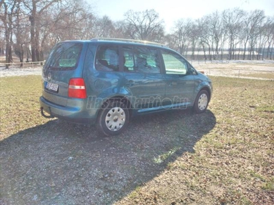 VOLKSWAGEN TOURAN 1.6 FSI