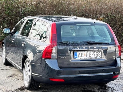 VOLVO V50 1.6 D DRIVe Kinetic Vezetett Szervizkönyves!Radar!Digit Klíma!