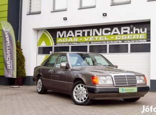 Mercedes-Benz W 124 200 E Light Brown +Friss Mű...