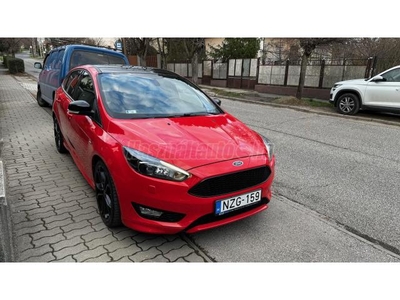 FORD FOCUS 1.5 EcoBoost ST-Line Red And Black. Magyarországi 1 tulaj. szervízkönyv