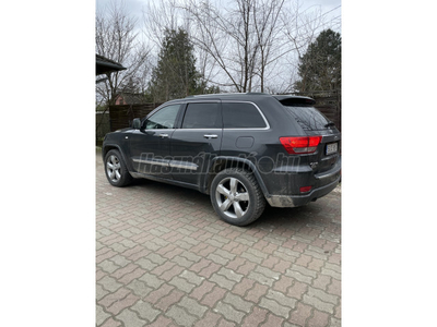 JEEP GRAND CHEROKEE 3.0 V6 CRD Overland (Automata) Vezetett szervízkönyv