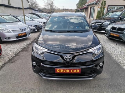 TOYOTA RAV 4 Rav4 2.0 D-4D Executive 2WD SZÍNES NAVI! 360 KAMERA! ÜLÉSFŰTÉS! TEMPOMAT! HOLTTÉRFIGYELŐ!