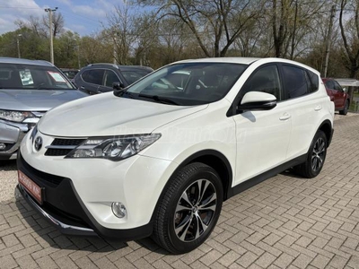 TOYOTA RAV 4 Rav4 2.0 D-4D Premium Megkímélt állapot.4x4 hajtással!!