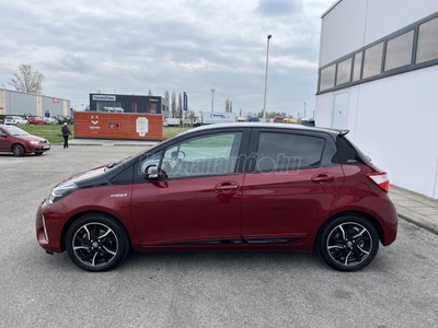 TOYOTA YARIS 1.5 VVT-i Hybrid Selection Smart Red e-CVT Újszerű állapot! Magyar!