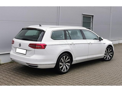 VOLKSWAGEN PASSAT Variant 1.4 TSI GTE Plug-In-Hybrid DSG ALCANTARA/ACC/18 ALU/2 TÖLTŐ