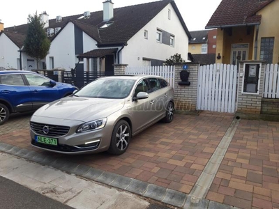 VOLVO V60 2.4 D [D6] PHEV AWD Summum Geartronic