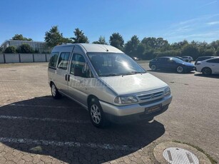 CITROEN JUMPY Kerekesszék szállítására alkalmas rámpával szerelve