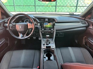 HONDA CIVIC 1.0 T Elegance Navi Kamera! Navi! Mo.Vás!1Tul! Áfás!