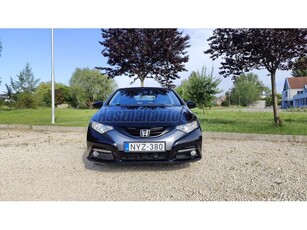 HONDA CIVIC 2.2 CTDi Sport + vonóhorog + egy szezont futott téligumi-szett + 2025/12-ig érvényes műszaki