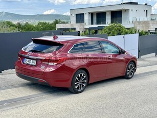 HYUNDAI I40 1.7 CRDi HP Premium+Téli csomag DCT Csúcs felszereltség . Végig vezetett szervizkönyv . Sérülésmentes