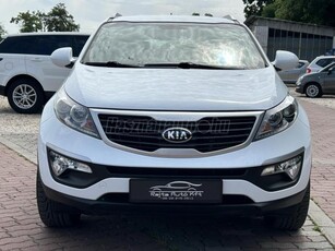 KIA SPORTAGE 1.7 CRDi LX PREMIUM GARANTÁLT 199.000.KM.SZERVIZKÖNYV.NAVIGÁCIÓ.2xDIGITKLÍMA.MEGKÍMÉLT!