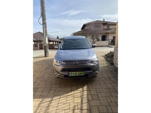 MITSUBISHI OUTLANDER 2.0 PHEV Instyle Navi 4WD CVT