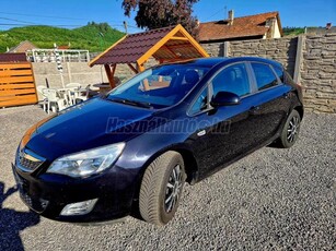 OPEL ASTRA J 1.4 T Cosmo Megkímélt állapot! Vezetett szervízkönyv!