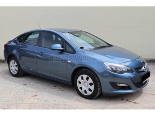 OPEL ASTRA J Sedan 1.6 Cosmo