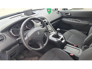 PEUGEOT 5008 2.0 HDi Active