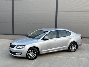 SKODA OCTAVIA 1.6 CR TDI Ambition Vezérlés Lecserélve! Ülésfűtéssel! Végig Szervizkönyves!