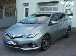 Toyota Auris Touring Sports 1.2T Executive SZER...