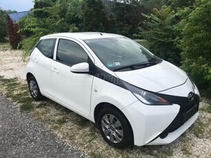 TOYOTA AYGO 1.0 x-play Vezetett szervízkönyv. végig igazolt km ! 1 év garancia