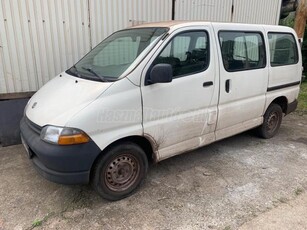 TOYOTA HI-ACE Hiace 2.4 D Glass Van