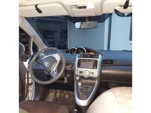 TOYOTA VERSO 2.0 D-4D Premium