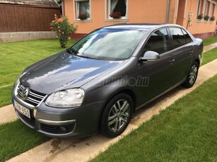 VOLKSWAGEN JETTA 1.4 TSI Highline