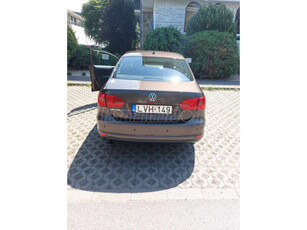 VOLKSWAGEN JETTA VI 1.2 TSI Comfortline