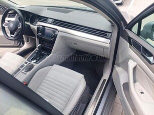 VOLKSWAGEN PASSAT VIII 2.0 TDI SCR Elegance 4Motion DSG 174.e.km Áfás Mo-i KmGarancia LED Alcantara Adaptiv Tempomat18 Alufelni!