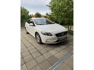 VOLVO V40 1.6 T2 Kinetic 105327KM!!vezetett szervízk. m.o.-i.. 2. tulajdonos. téli/nyári alufelni