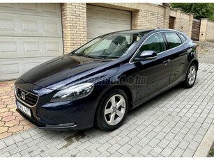 VOLVO V40 2.0 D [D2] Momentum