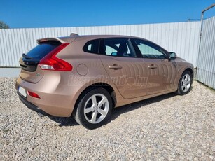 VOLVO V40 2.0 D [D3] Momentum ELSŐ TULAJDONOS! 72E.KM! SZALON ÁLLAPOT! 4x ÜLÉSFŰTÉS!