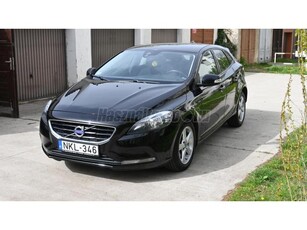 VOLVO V40 2.0 [T3] Momentum