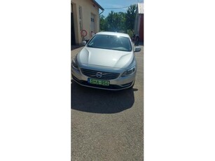 VOLVO V60 2.4 D [D6] PHEV AWD Summum Geartronic