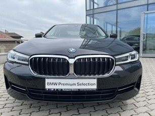 BMW 530e (Automata) 11eKm bőr. HUD. ProfNavi.4zóna.komfortülés