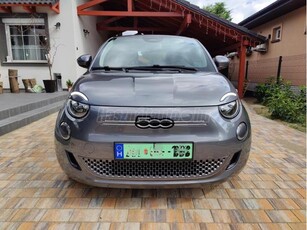 FIAT 500e Icon 42kWh (Automata) Nagy akku. Panoráma tetőablak! Ülésfűtés. Tolatókamera