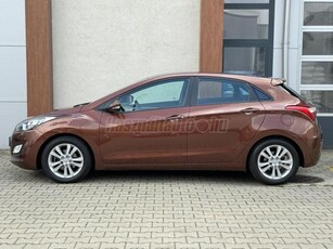 HYUNDAI I30 1.4i Entry / DIGITKLÍMA / ÜLÉSFŰTÉS / ELEKTROMOS ÜLÉS / SZEVIZKÖNYV /