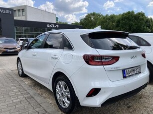 KIA CEE'D Ceed 1.5 T-GDI Gold Magyar. Szervizkönyv