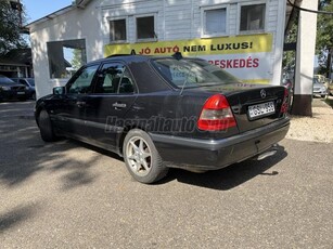 MERCEDES-BENZ C 180 Elegance ITT és MOST AKCIÓ!!! KLIMA/VONÓHOROG/NAPFÉNYTETŐ/ELEKTROMOS ABLAK/ELEKTROMOS TÜK