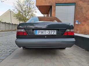 MERCEDES-BENZ E-OSZTÁLY E 200 Coupe