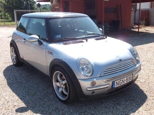 MINI MINI COOPER 1.6 2-kulcs.Klíma.El-ablak.KP-zár.Félbőrös.Alukerék.Ködlámpa.CD.USB.AUX