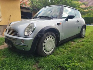 MINI MINI COOPER 1.6 Jó gumik jó motor váltó