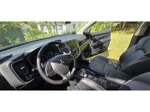 MITSUBISHI OUTLANDER 2.0 PHEV Instyle Navi 4WD CVT